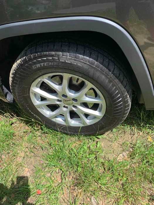 Продам терміново JEEP CHEROKEE.