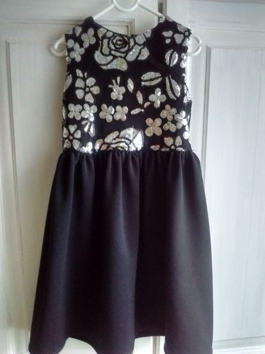 Sukienka czarna cekiny 122/128