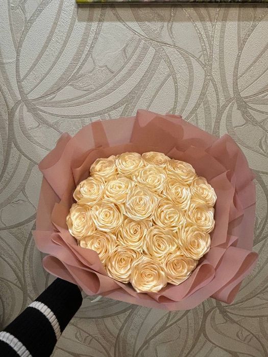 Букет роз из атласной ленты