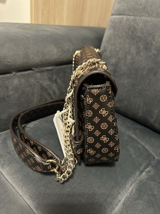 Torebka guess monogram na łańcuszku