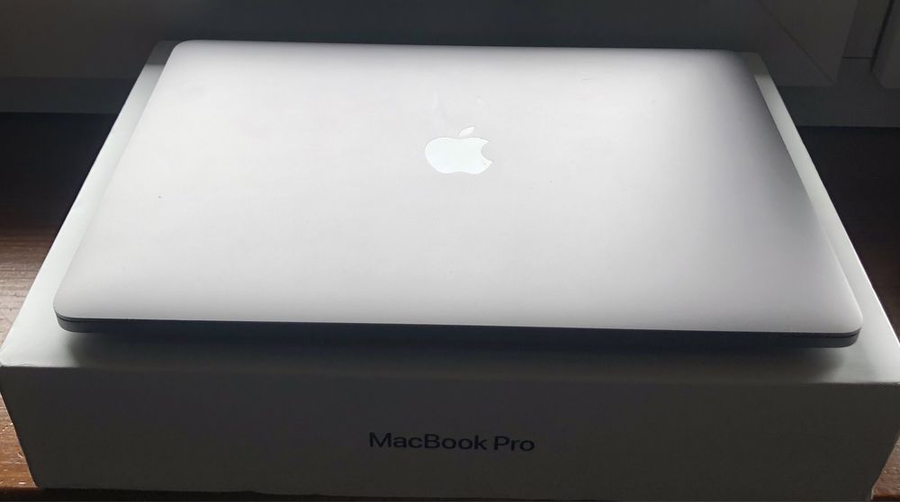 MacBook Pro 13” 2020 (A2289)| Intel i5 | 256GB SSD | Stan Bardzo Dobry