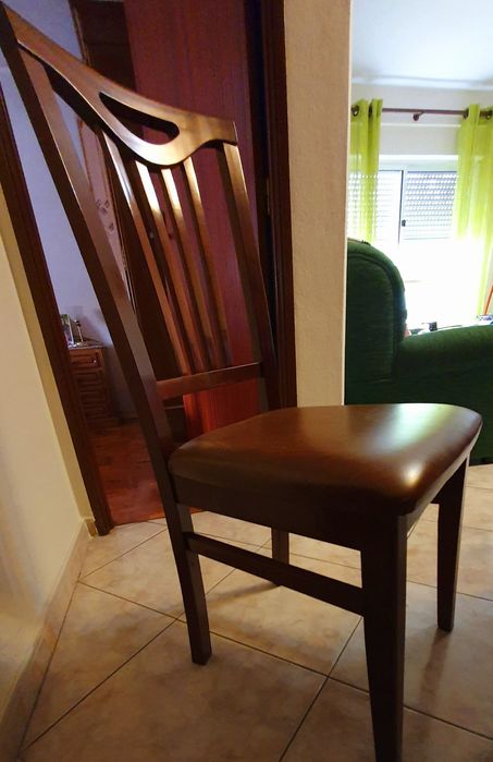 Móvel Sala mogno, com bar e cristaleira, imensa arrumação (como Novo)