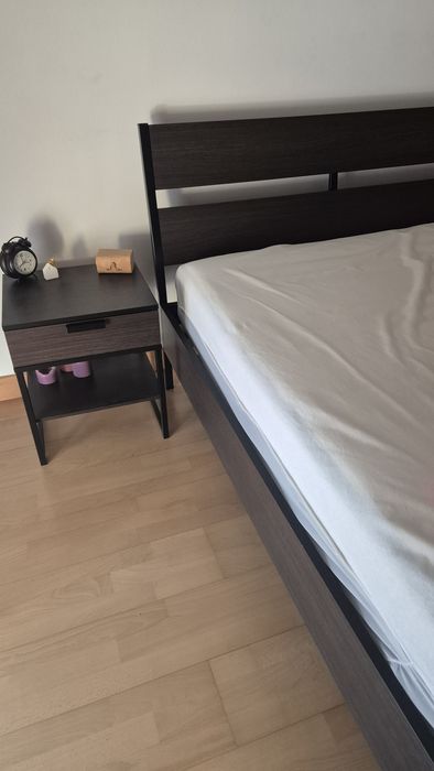 Cama de casal 140x200cm e mesinhas