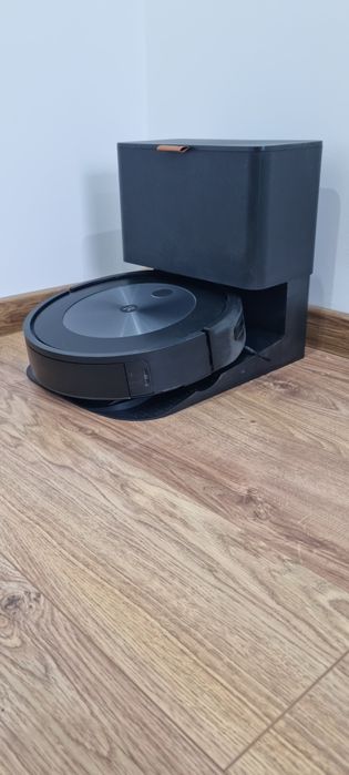iRobot Roomba j7+ – Robot Odkurzający z Stacją Opróżniającą