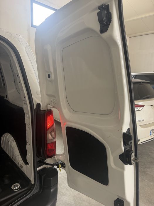 Peugeot Partner 1.5 HDI NACIONAL 2021/11 C/ Iva no Preço Só 74 Mil kms