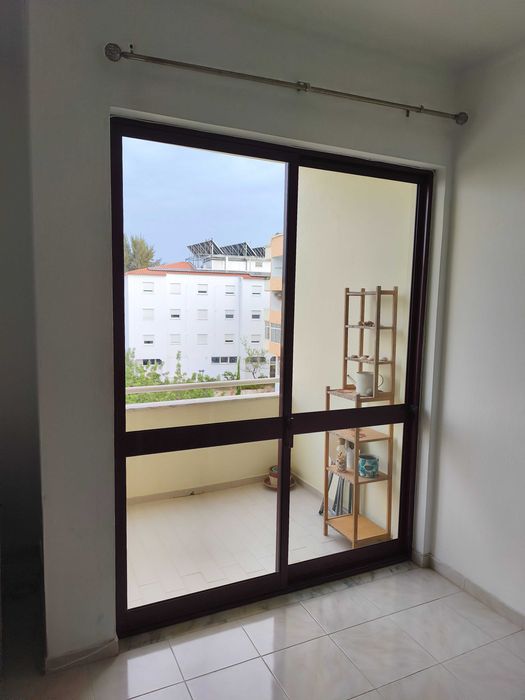 Apartamento T2 nas Gambelas para alugar