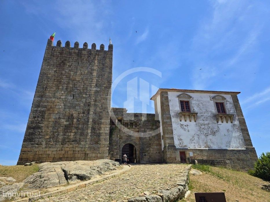Moradia com Potencial Habitacional e Comercial no Coração Histórico...