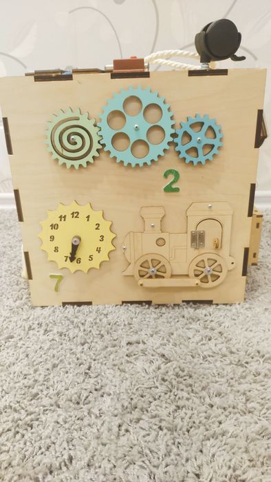 Дитячий бізікуб .