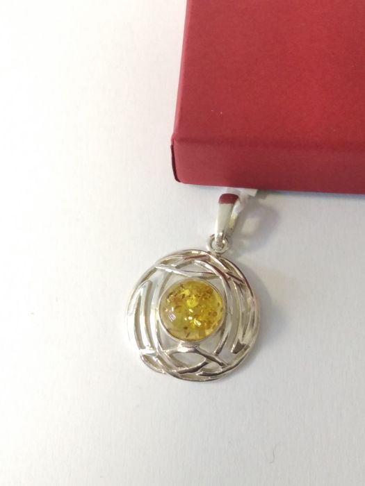 Srebrny wisiorek z bursztynem srebro 925