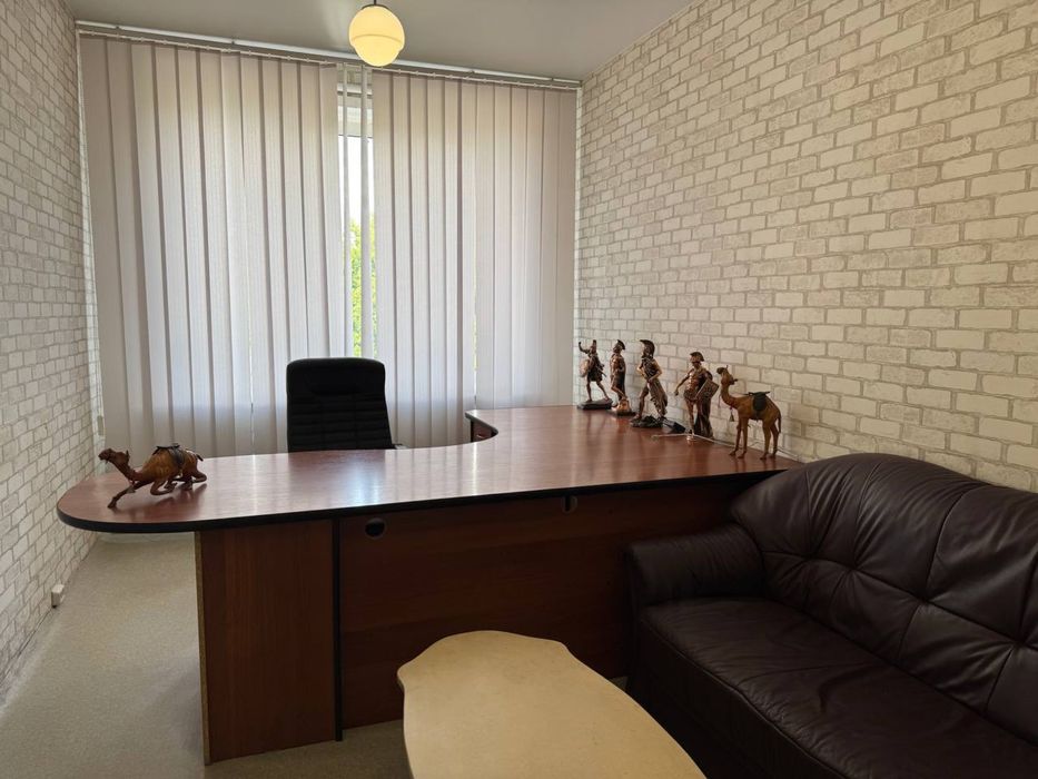 Офіси з ремонтом і меблями по 17 м2 за 3000 грн плюс світло