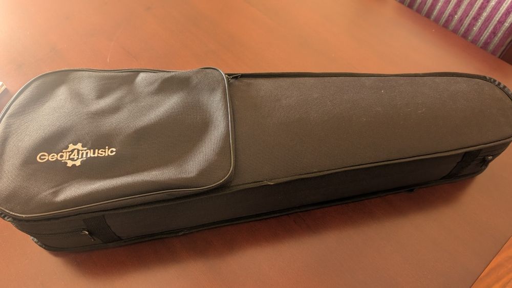 Vendo violino 3/4 como novo com case e extras