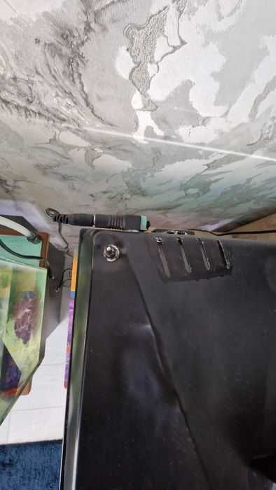 Акваріум приблизно 40 літрів