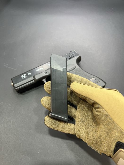 Іграшковий пістолет Glock 17 з маркуванням +500 куль, 6 мм, пружинний