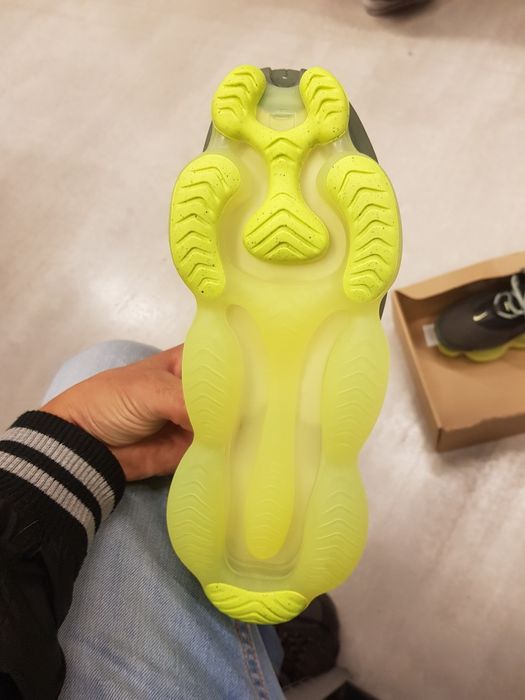 Ténis da Nike ainda na Caixa