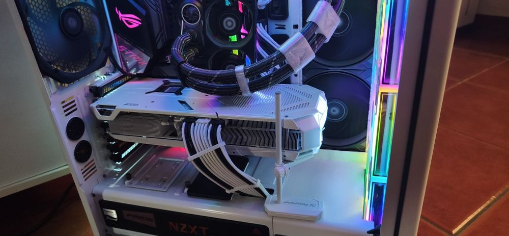 PowerColor RX 9070 XT Red Devil Spectral White (Edição Branca) —  (Garantia)