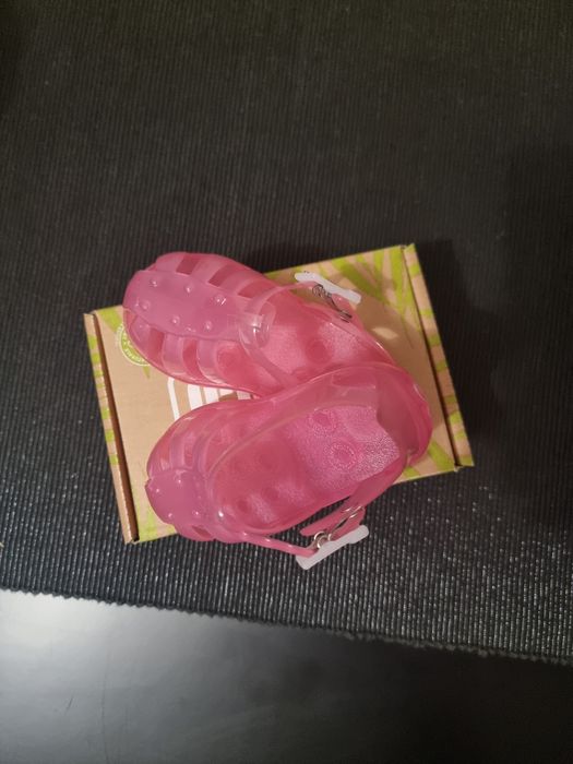 Sandalias chicco tamanho 20. Rosa