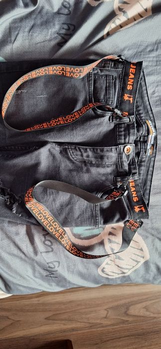 Spodnie jeans z przetarciami