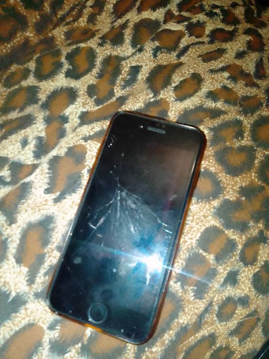 Айфон 7 комплект тільки телефон