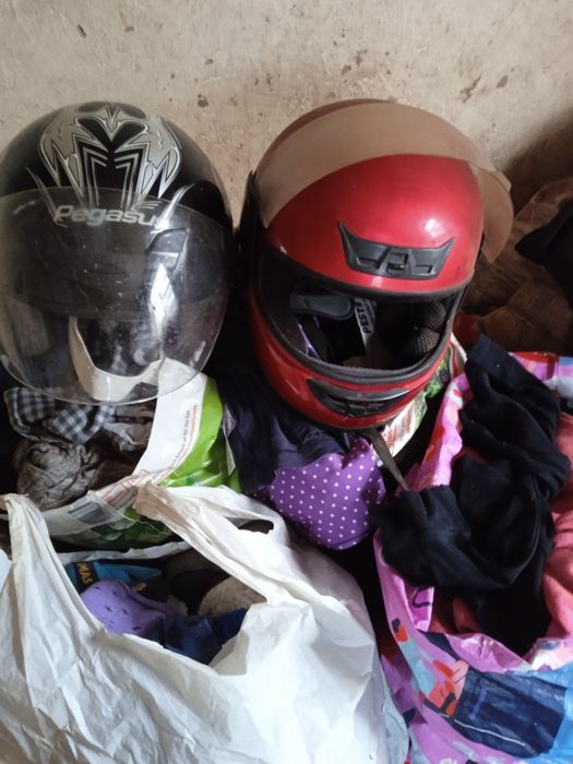 Два мото шлема, нормальний стан.