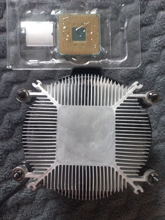 Прцесор AMD Razen 5 5500.мало в користуванні.Читайте опис.