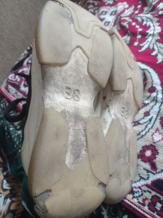 Красовки  кожа 38 р.Тапочки 37 р.