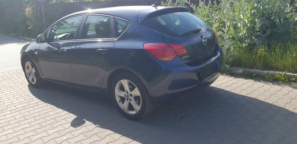 Astra j benzyna Klima el serv