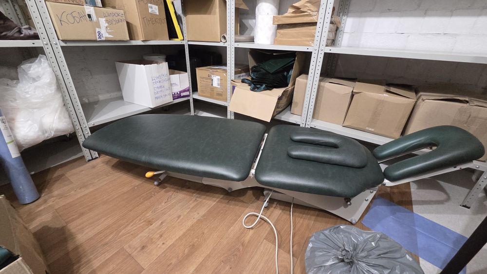 Продам стол массажний