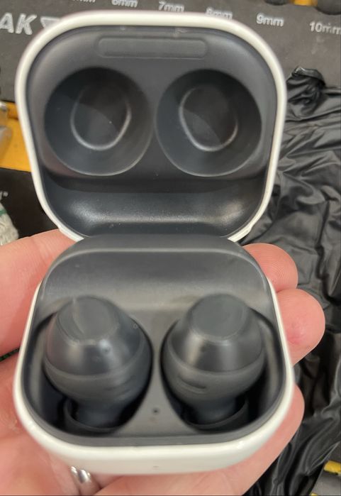 Samsung earbuds FE