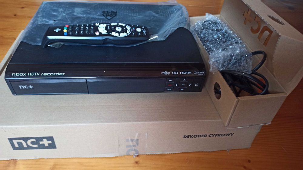 Dekoder nbox HDTV 500 GB + zasilacz i pilot