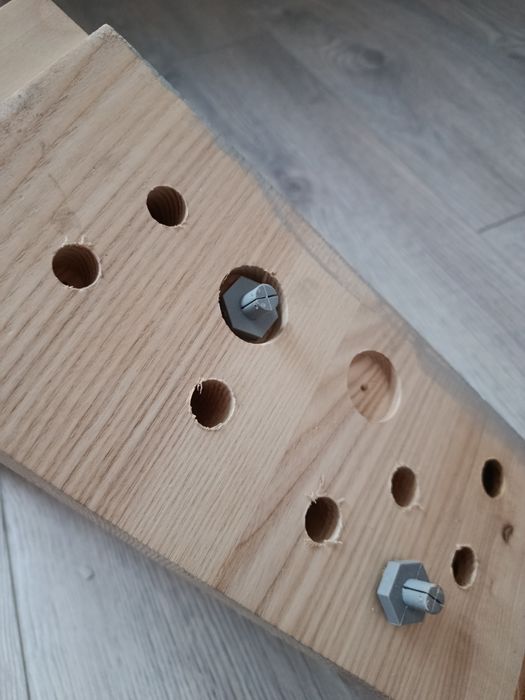 Продам дюбель для сходинок