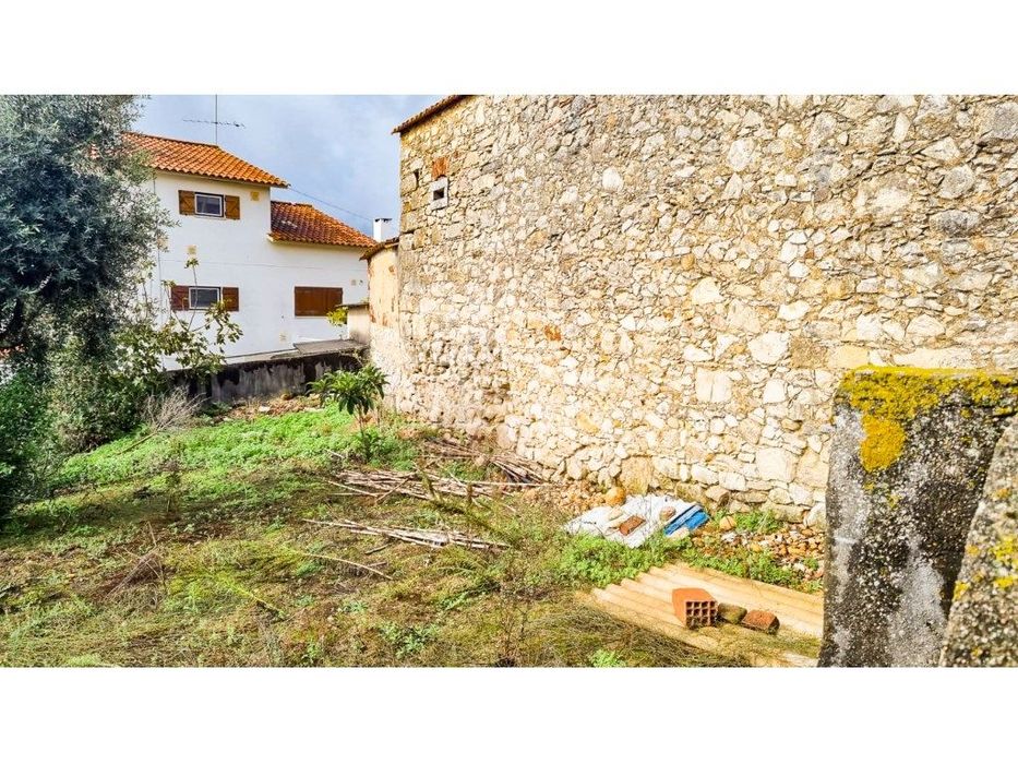 Terreno com Viabilidade de Construção - 456 m² | Próximo de Leiria