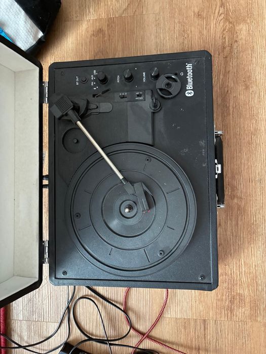 Vinyl record player