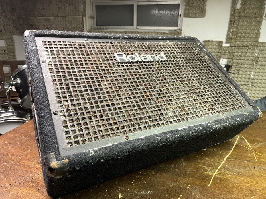 2 Monitores de palco Roland +  Speaker Amp de baixo ADA* + 2 Colunas