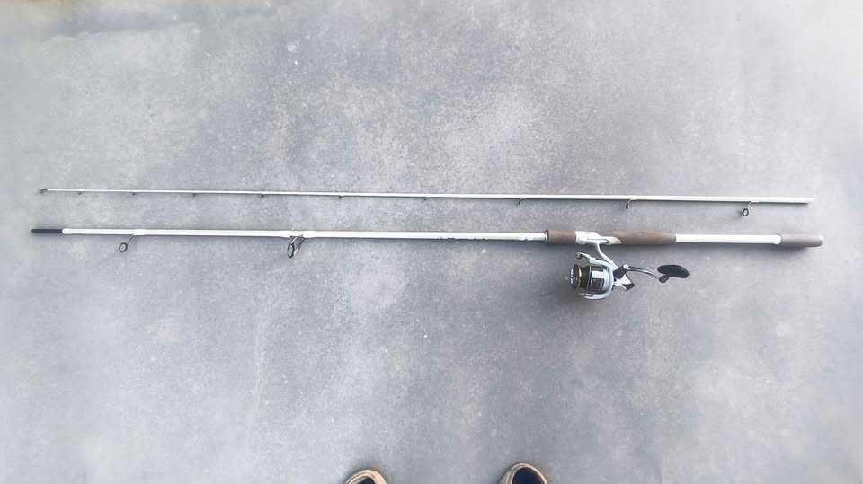Cana spinning Shimano Stradic S1010MH com carreto Shimano Stradic