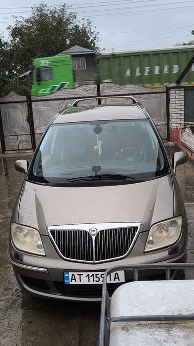 Продаєтьця Лянча федра