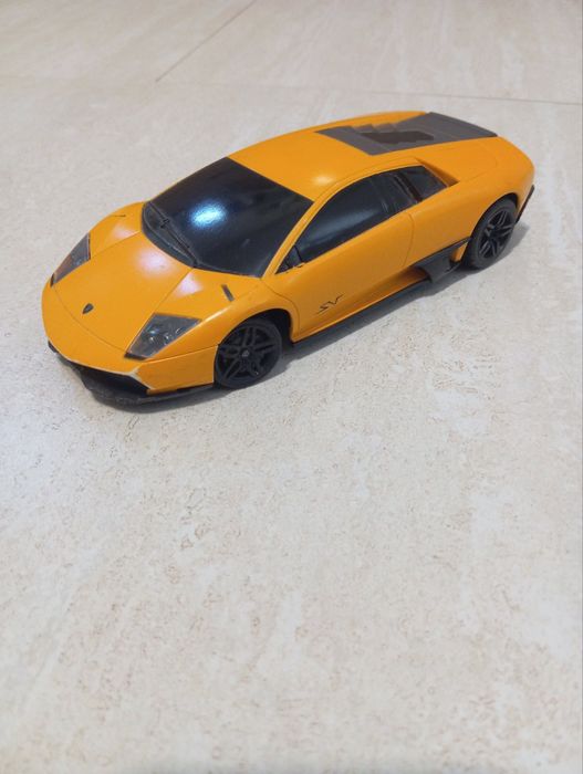 Продам машинку на радіо керуванні ламборджини