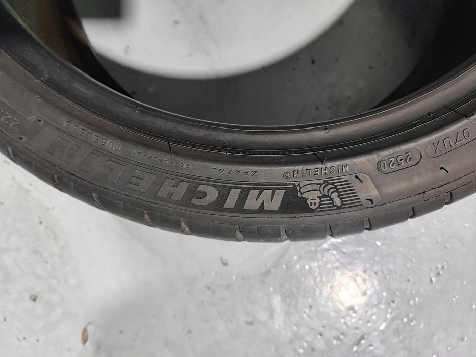 2 pneus semi novos 225-40R18 Michelin - Oferta dos portes