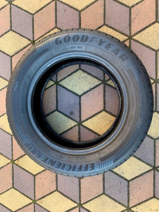 215/60 R16 GoodYear EfficientGrip Performance. Шини літні 4 шт.