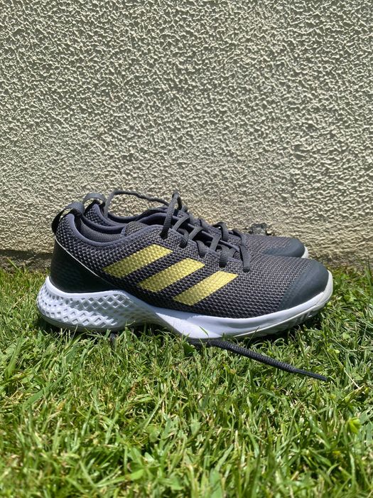 Ténis Adidas novos - tamanho 38
