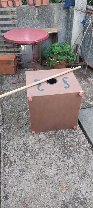 Contrabaixo artesanal para tocar e encantar.