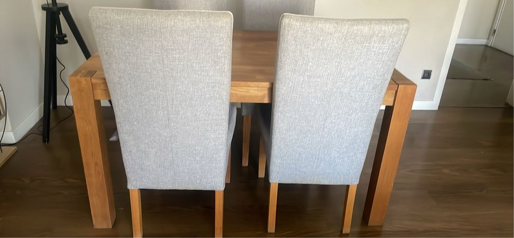 Mesa de jantar com 4 cadeiras