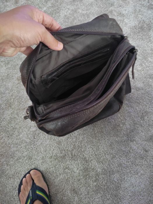 Bolsa tiracolo unisexo em pele