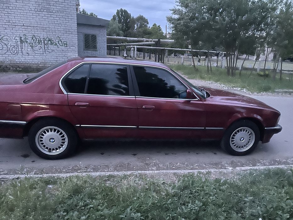 Продам бмв 7 е32
