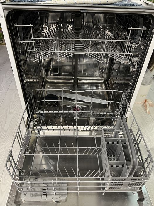 Продам посудомийну машину