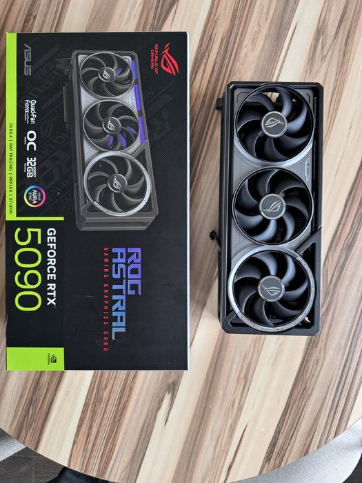 Оригінальна система охолодження ASUS ROG RTX 5090 Astral нова в плівці