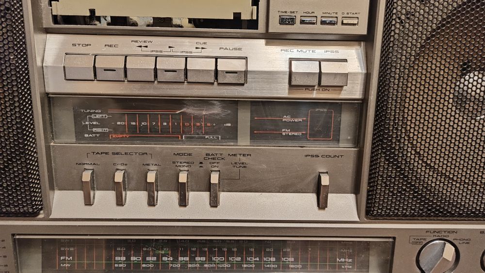 Магнитола Akai производство Япония