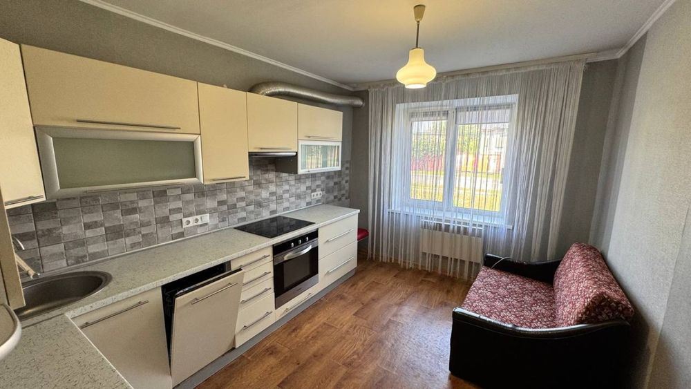 Продаж 1 кімнатної  квартири з гаражем.