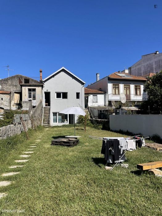 Quarto - localizado em Mafamude Porto