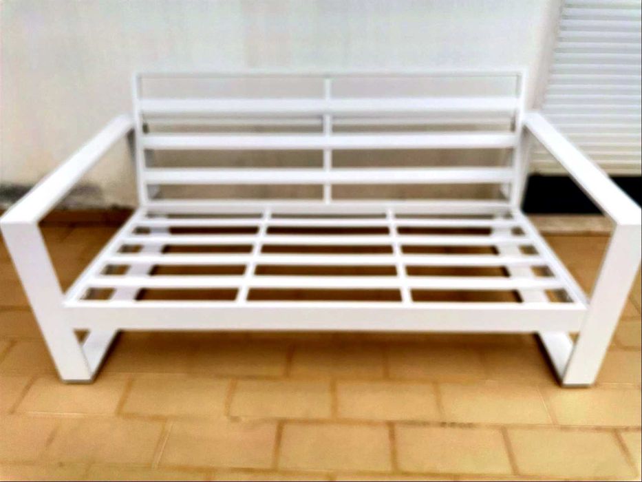 Conjunto de jardim Athena Naterial Branco com almofadas cinza