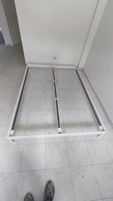 Estrutura de cama IKEA Vevelstad sem estrado